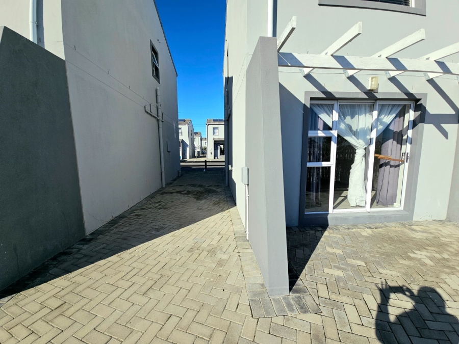 2 Bedroom Property for Sale in Stratford Green Western Cape